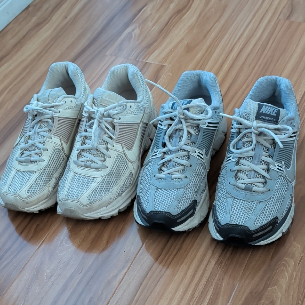Two Nike Vomero Sneakers in Beige and Light Gray